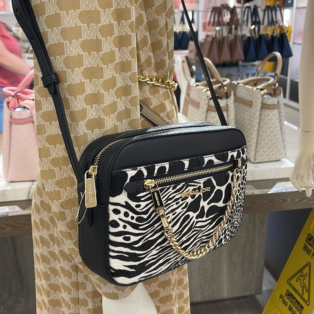 MICHAEL KORS JET SET LARGE EAST WEST ZIP POCKET CHAIN XBODY BLACK
NWT - Picture 3 of 16